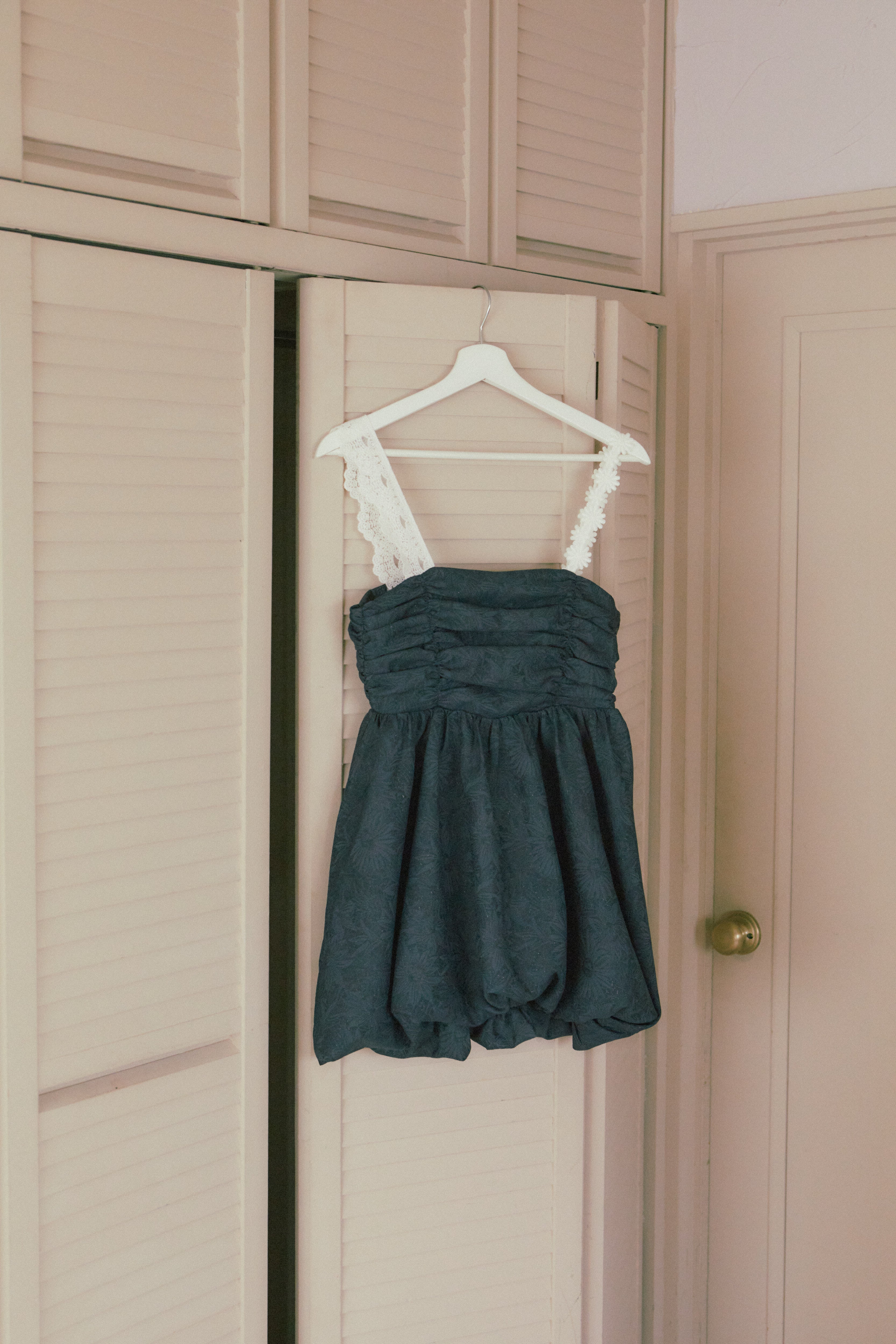 Asymmetry lace cami top